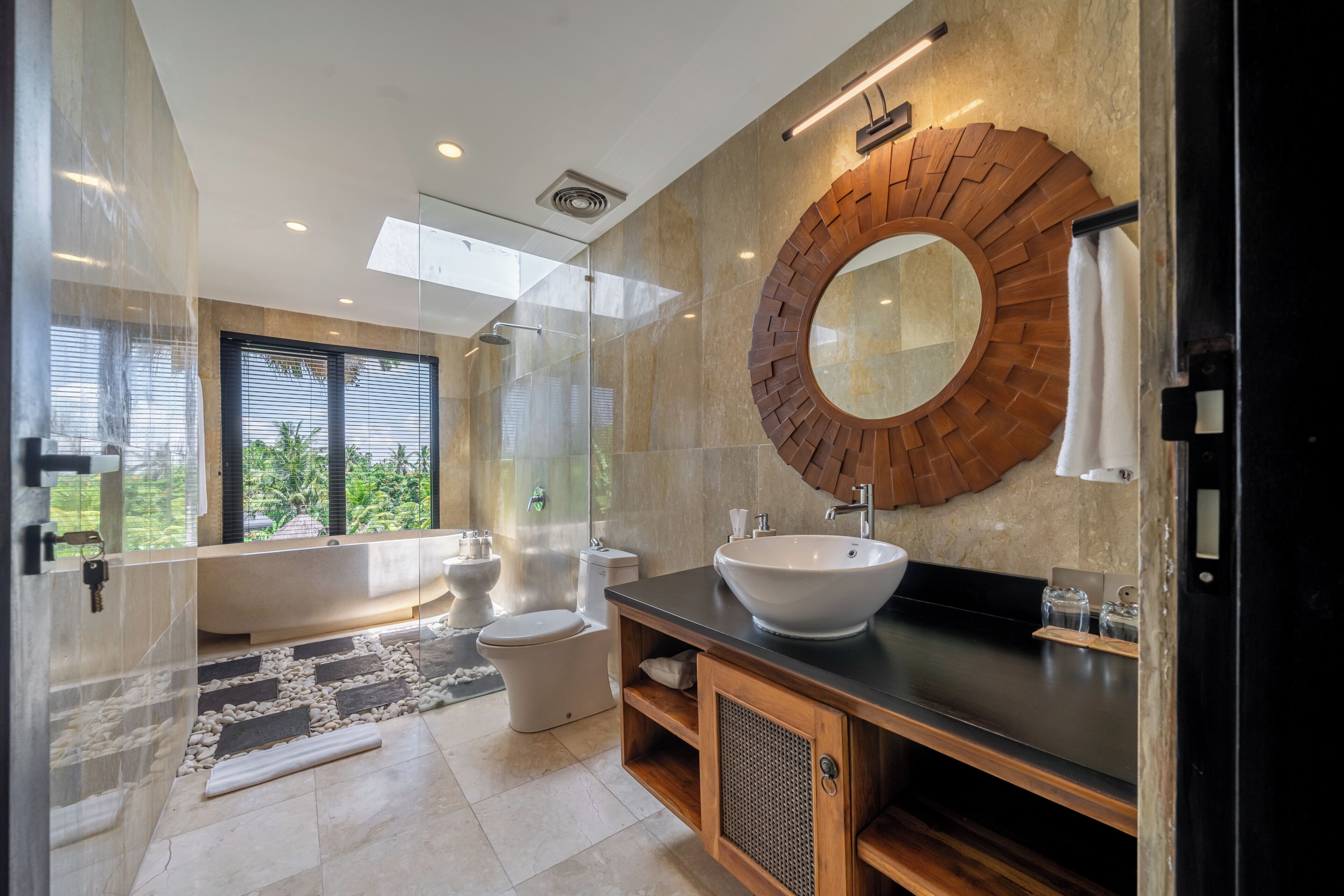 Bathrobes, slippers, bidet