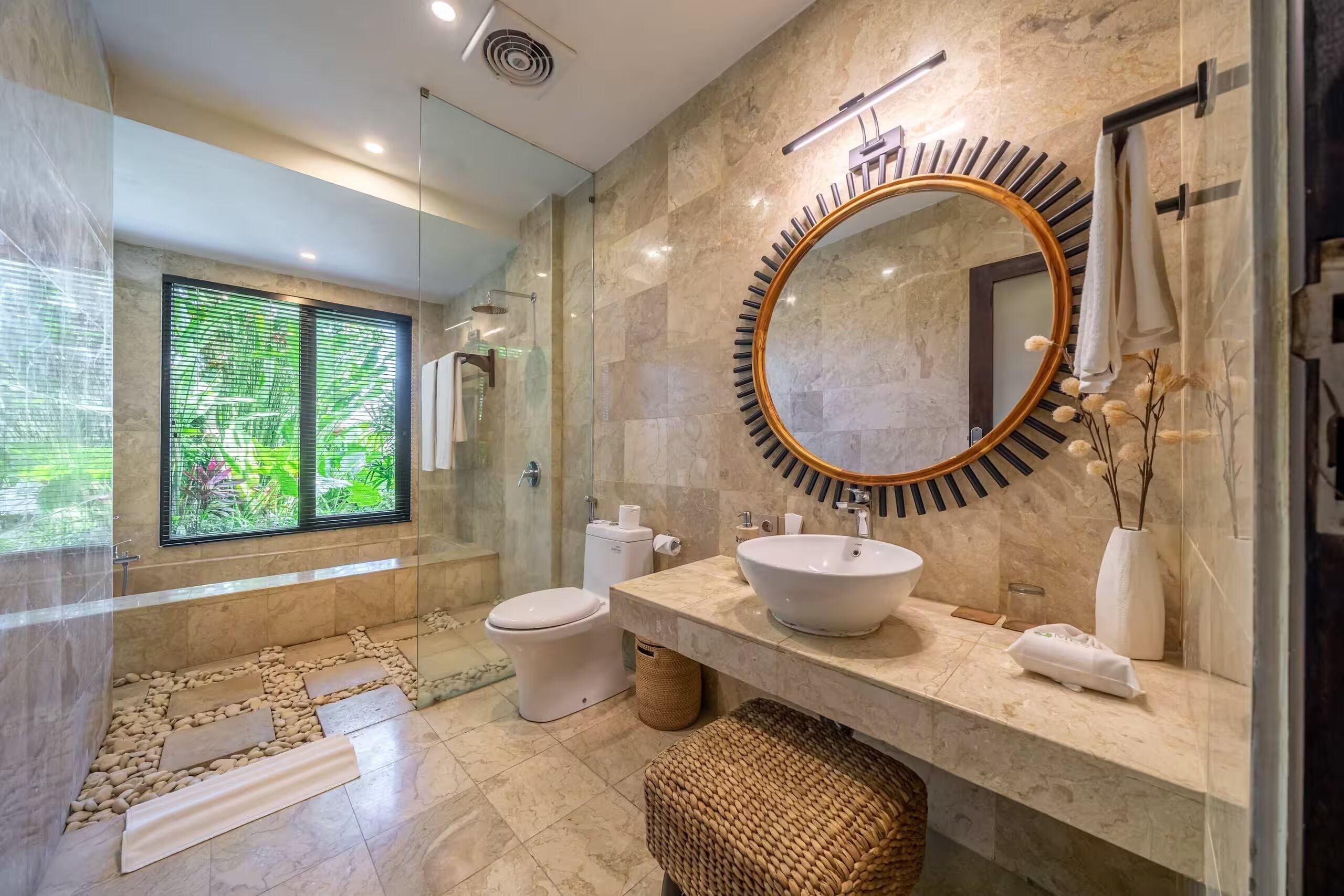 Classic Double Room, Private Bathroom, Garden View | Bathroom | Bathrobes, slippers, bidet