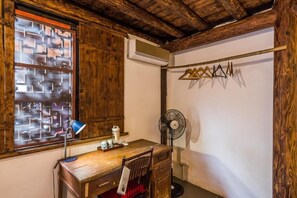 Habitación doble, vista al patio | Interior