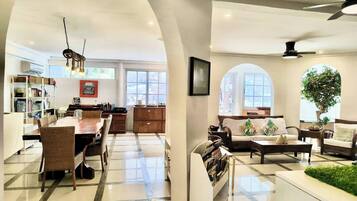 House, 3 Bedrooms | Dining room