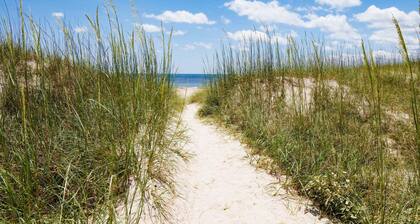 Classic O ceanfront Cottage | Expansive Deck | Private Boardwalk