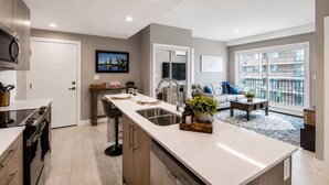 Coffee/tea maker, fridge, microwave, stovetop - Brand New King Bed Condo w Gym Stampede & 17 Ave (Calgary)