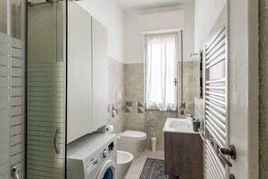 Standard Apartment, Multiple Bedrooms (Casa Tolly Rapallo) | Bathroom - Casa Tolly Rapallo (Rapallo)