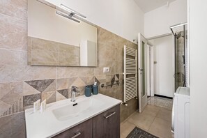Standard Apartment, Multiple Bedrooms (Casa Tolly Rapallo) | Bathroom - Casa Tolly Rapallo (Rapallo)
