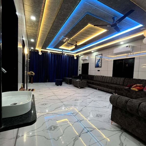 Reception - HOTEL WHITE PALACE (Nawa)