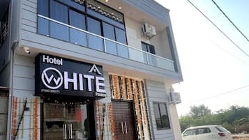 Mặt tiền nơi lưu trú