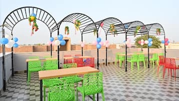 Khu ẩm thực ngoài trời