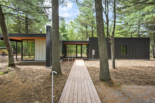 3 Luxury Cabins on 40 wooded acres @ Oak & Ember Luxury Resort