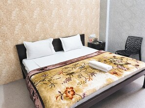 Standard Double Room, Air conditioning | Hypo-allergenic bedding, desk, soundproofing, free WiFi - Hotel Shree Gopal Dham (Vrindavan)