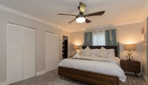Iron/ironing board, travel cot, WiFi, bed sheets - Stylish Hollywood Retreat with Stunning Pool — A Cozy & Perfect Getaway (Hollywood)