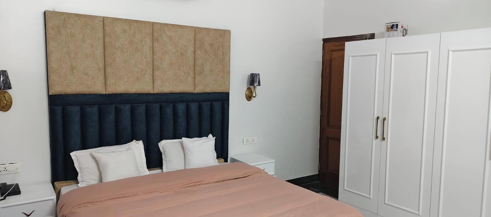 Iron/ironing board, WiFi (free)