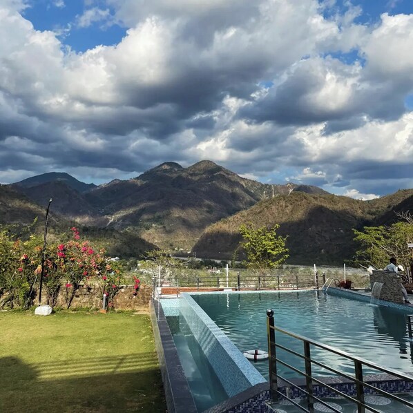 Outdoor pool - Tranquil Nature Resort (Dehradun)