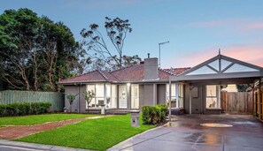 Exterior - Private 6 People home at Werribee (Werribee)
