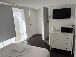 WiFi, bed sheets