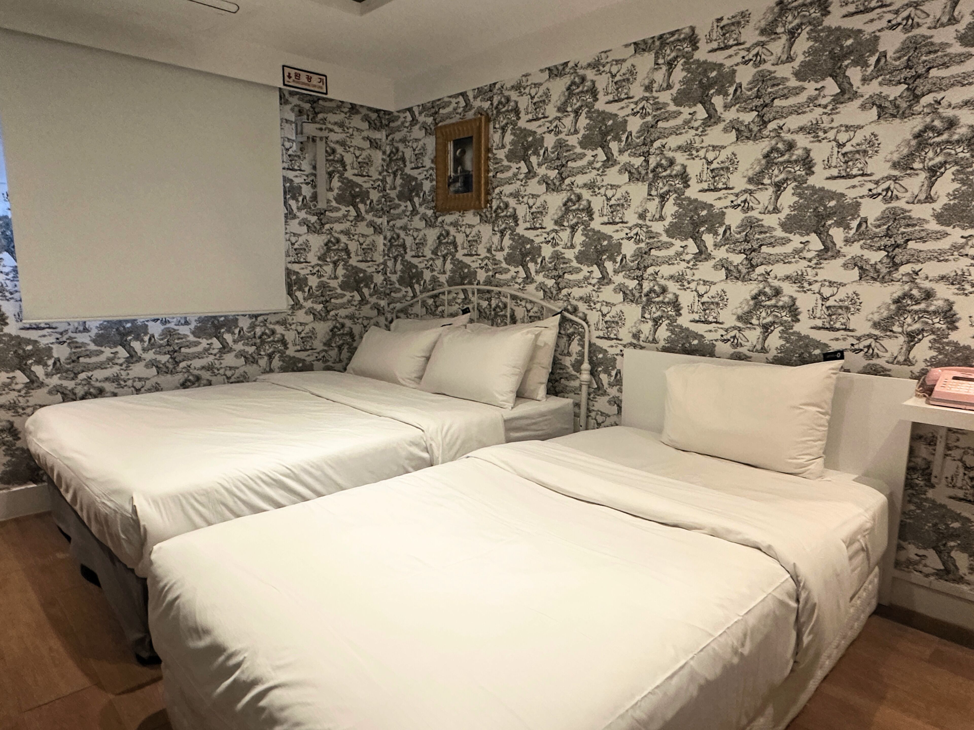Kahden hengen deluxe-huone (kaksi sänkyä) | Ilmainen Wi-Fi, vuodevaatteet