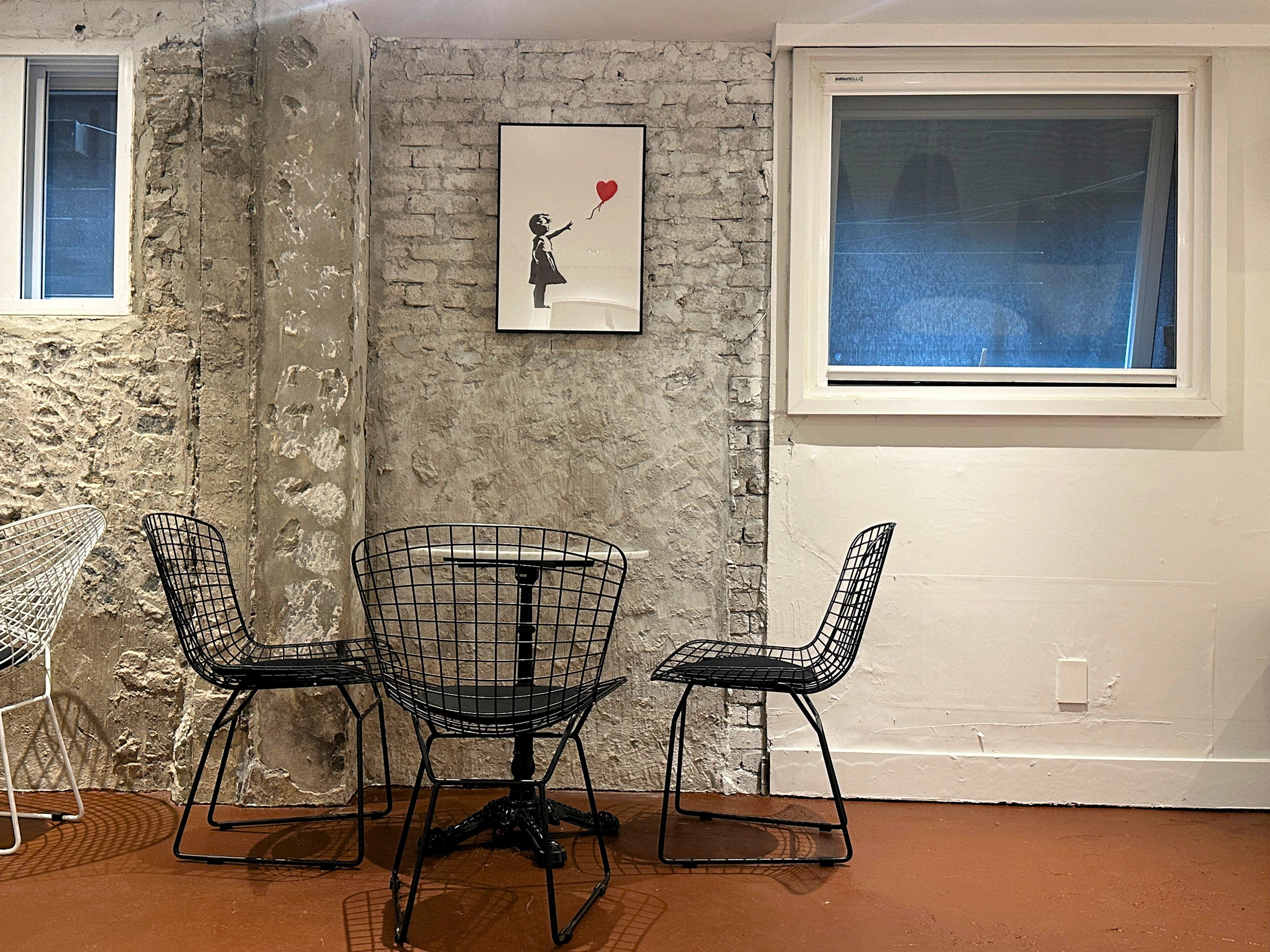 Lobby lounge