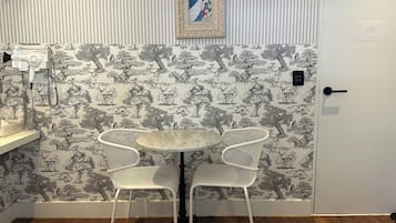 Basic Room | Dining