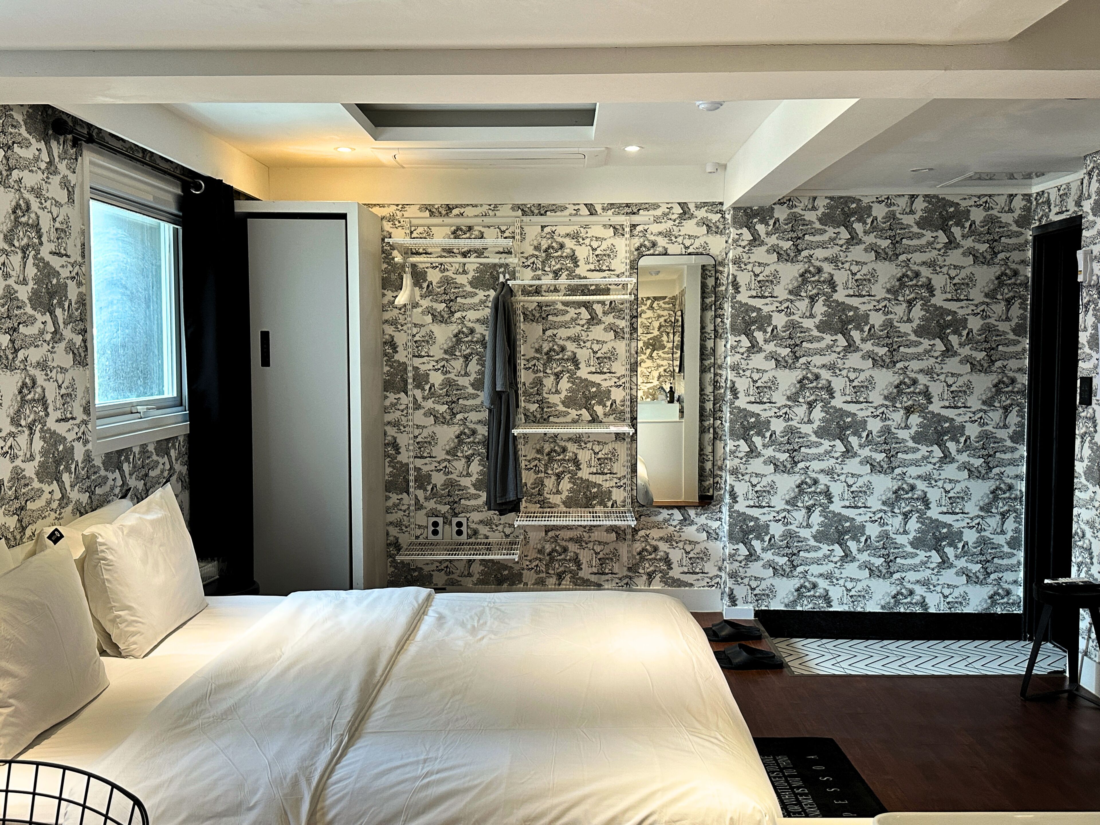 Free WiFi, bed sheets