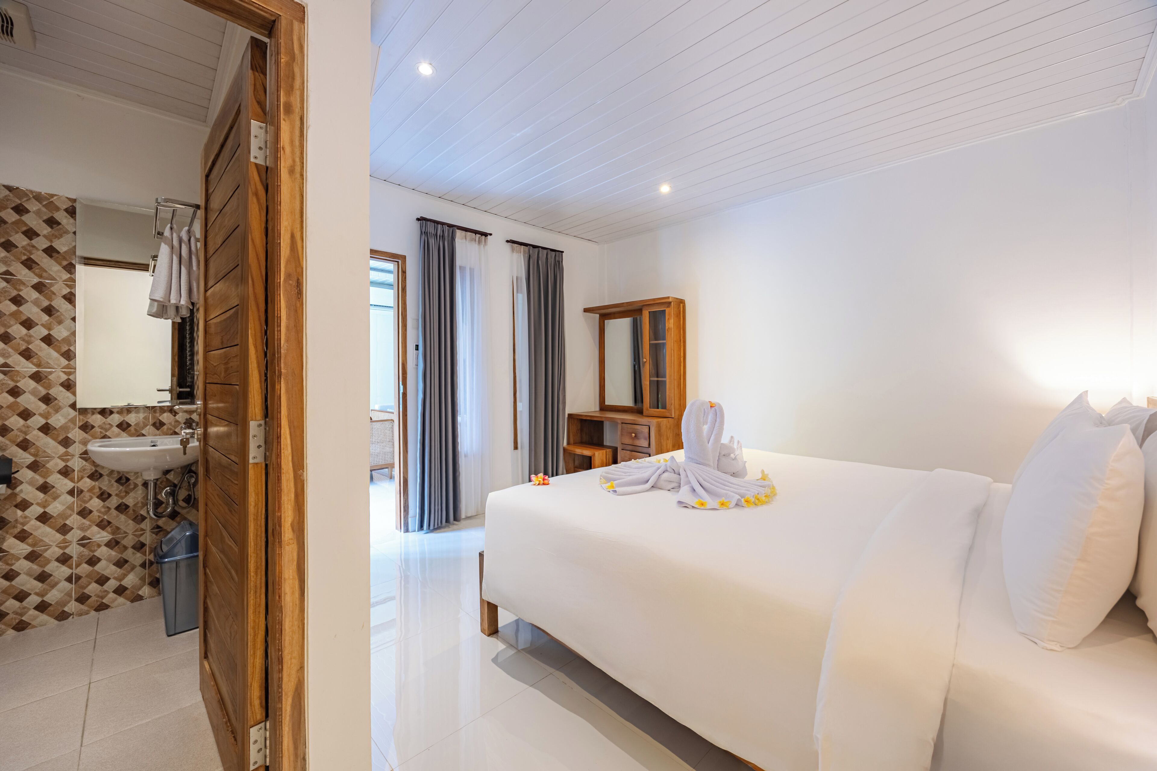 Deluxe-Doppelzimmer, Gartenblick | Schreibtisch, Bügeleisen/Bügelbrett, kostenloses WLAN