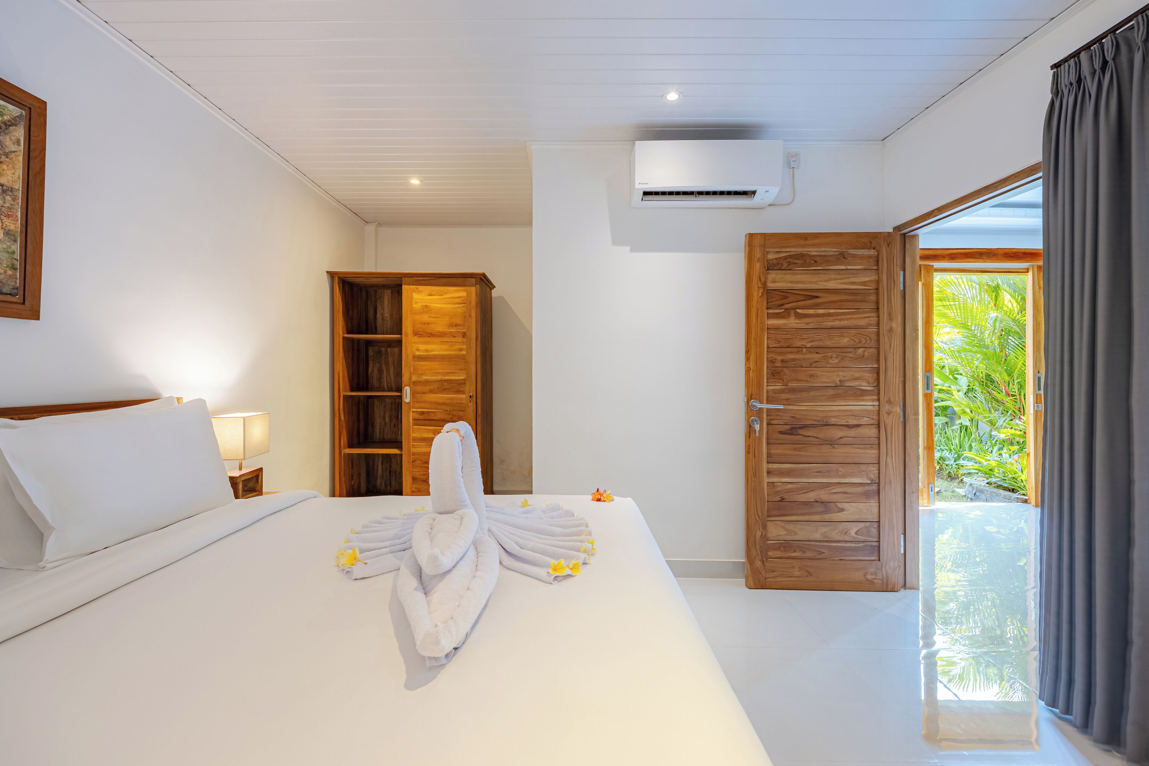 Standard-Doppelzimmer, Gartenblick | Schreibtisch, Bügeleisen/Bügelbrett, kostenloses WLAN
