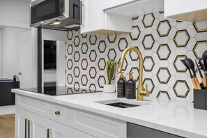 Fridge, microwave, stovetop, dishwasher