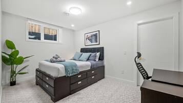 Desk, iron/ironing board, travel cot, WiFi