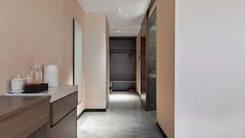 Suite, City View | Interior