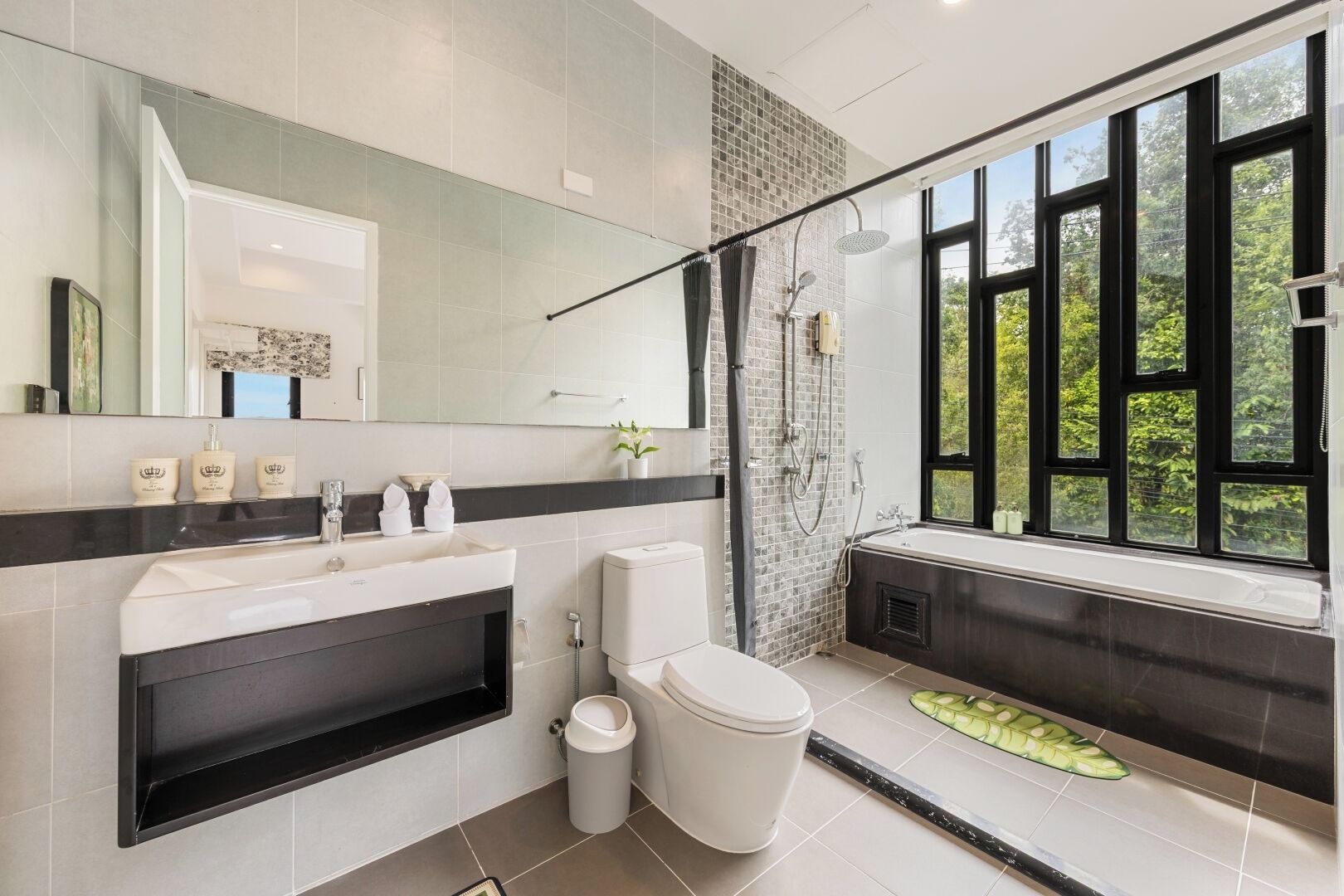 House, Balcony, Park View | Bathroom