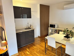Dining - Vrbo Property (Le Pallet)
