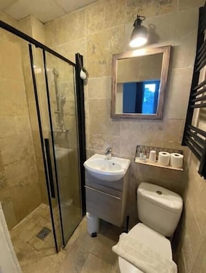 Comfort Double Room, Courtyard View | Bathroom