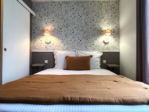 Kahden hengen superior-huone, kaupunkinäköala | Silitysrauta/-lauta, ilmainen Wi-Fi