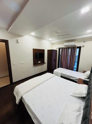 Deluxe Triple Room | Iron/ironing board - Ram Sadan Ayodhya (Ayodhya)