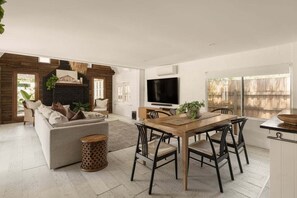 Interior - Sunset on Noosa Heads (Noosa Heads)