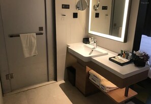 Shower, hair dryer, slippers, towels - Shunhe Burton Hotel Liaocheng (Liaocheng)