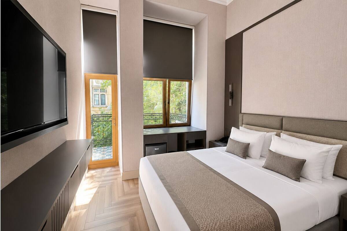 Cortinas blackout, tabla de planchar con plancha y wifi gratis