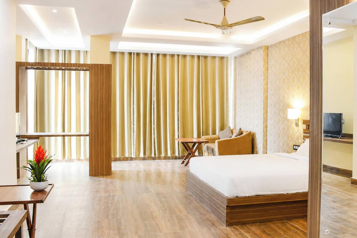 Royal Double Room, Air conditioning | View from room