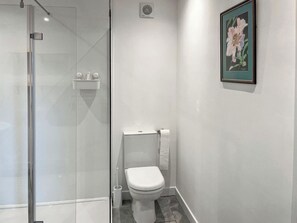 Bathroom - Landberrick Farm Bothy 2 (Newton Stewart)