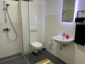 Bathroom - Vrbo Property (Schonungen)