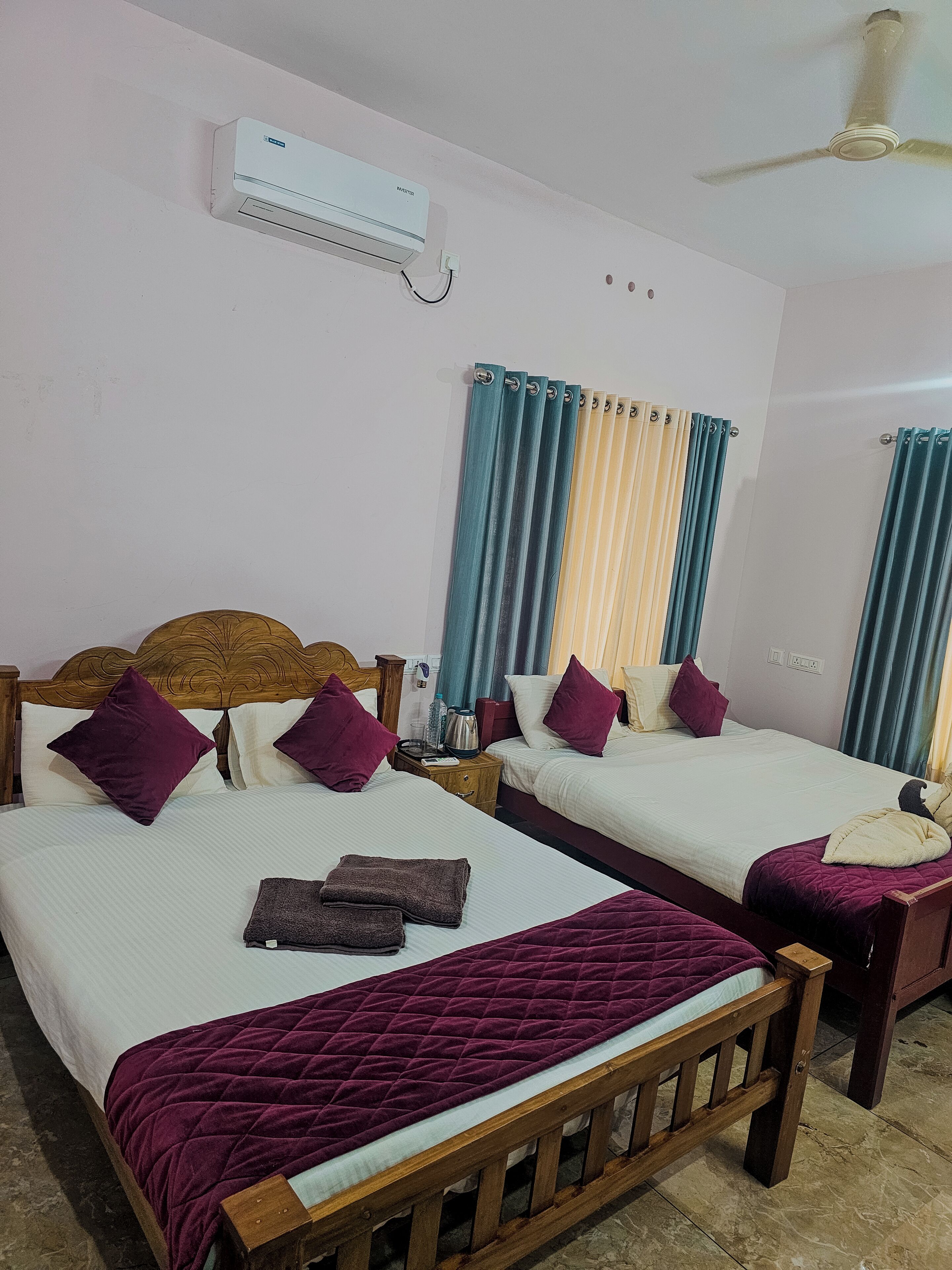 Desk, laptop workspace, iron/ironing board, free WiFi