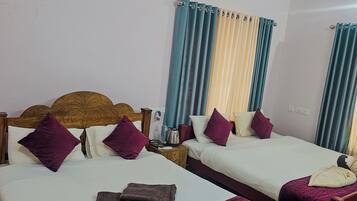 Desk, laptop workspace, iron/ironing board, free WiFi
