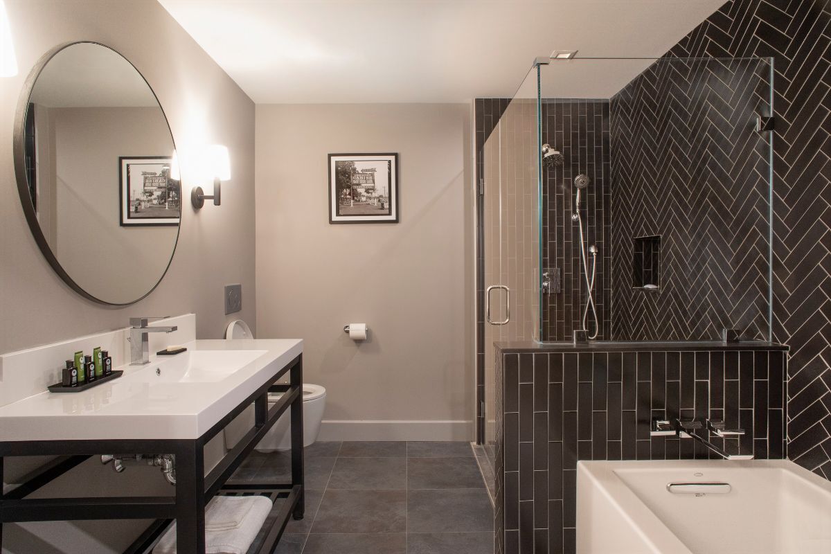 Luxury Apartment, Non Smoking, Resort View | Bathroom | Free toiletries, hair dryer, towels, soap