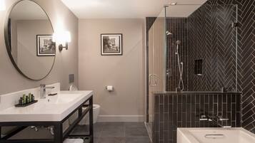 Luxury Apartment, Non Smoking, Resort View | Bathroom | Free toiletries, hair dryer, towels, soap