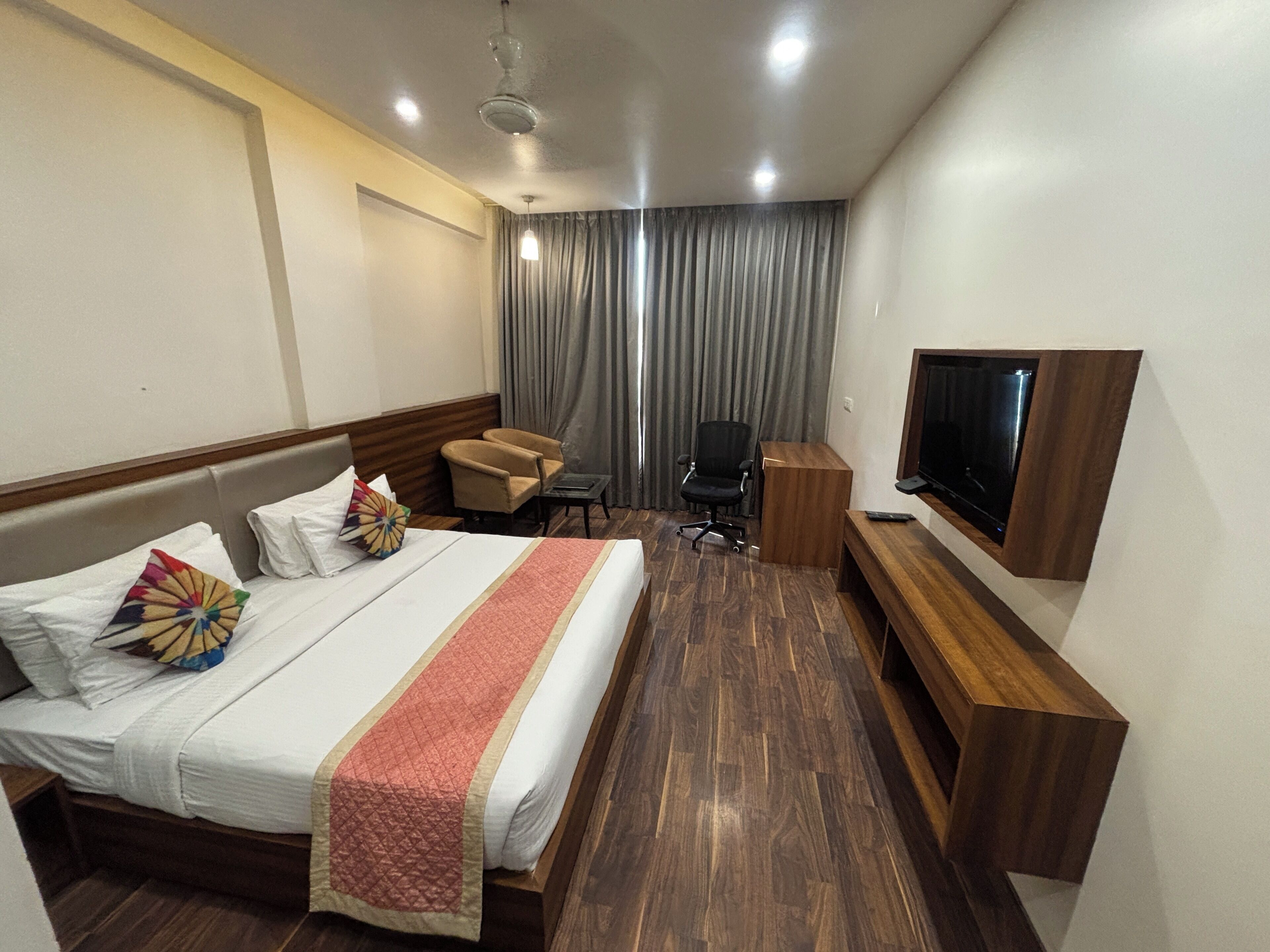 Kamar Eksekutif | Meja kerja dan Wi-Fi gratis