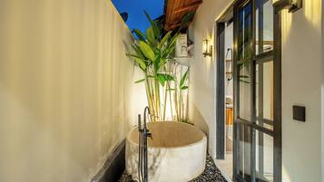 Classic Apartment, Garden View | Property grounds