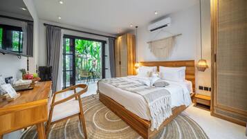 Deluxe Apartment, Garden View | In-room safe, blackout drapes, iron/ironing board, free WiFi
