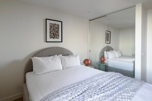 Iron/ironing board, WiFi, bed sheets - Spacious Contemporary Home Minutes to Smith St (Fitzroy)
