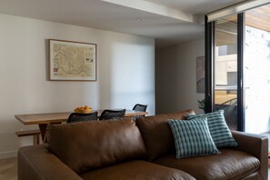 TV - Spacious Contemporary Home Minutes to Smith St (Fitzroy)