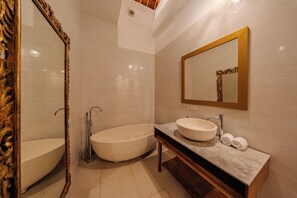 Bathroom - Villa Naya Umalas (Kuta Utara)