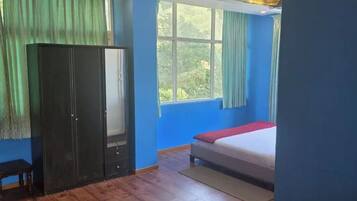 Classic Suite, River View | Desk