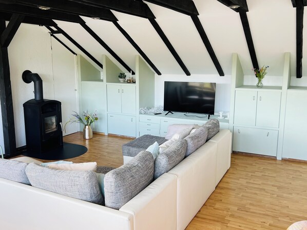 Living area - Vrbo Property (Meschede)
